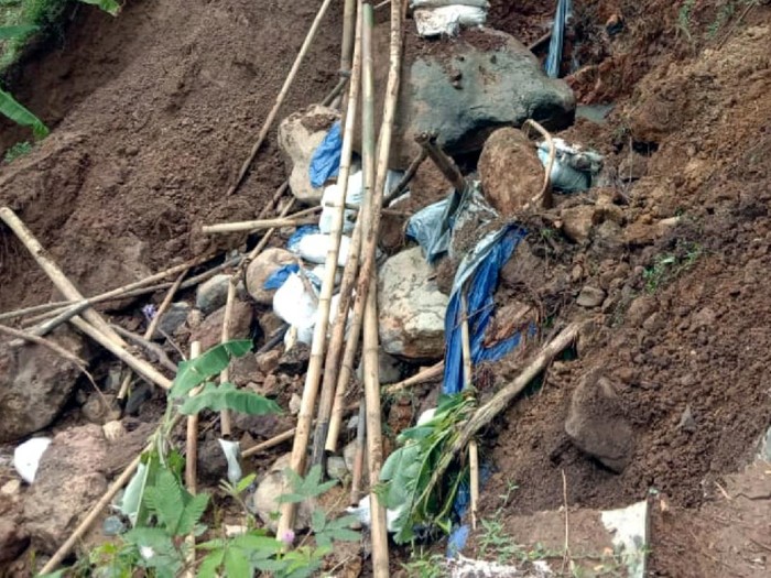 Saluran irigasi di Sukabumi jebol, puluhan hektar lahan pertanian terancam