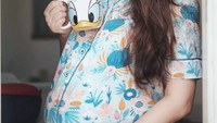 Ringgo dikenal sebagai pribadi yang sangat sayang dengan keluarga. Salah satu buktinya bisa dilihat dari foto ini. URGENT !!!!! DICARI GELAS YG SAMA PERSIS YG DIPEGANG BOJO...KLO ADA SAYA BELI YAAAA... td pagi saya mecahin gelas kesayangan dia ini, kata Ringgo. Foto: instagram @sabaidieter