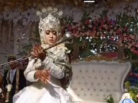 tiktok Pengantin melakukan aksi mayoret di pernikahannya