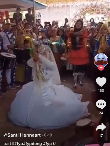 tiktok Pengantin melakukan aksi mayoret di pernikahannya