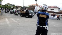 Penerapan Malioboro bebas kendaraan bermotor ini dilakukan dalam rangka penataan transportasi yang mendukung kawasan world heritage.
