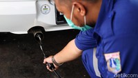 Uji emisi tersebut diperuntukkan bagi kendaraan roda empat berbahan bakar bensin dan solar untuk mendukung terealisasinya Jakarta Langit Biru.