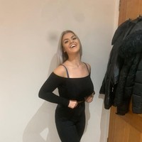 Karena itu, Vicky mengaku ingin sekali melakukan pengecilan payudara untuk alasan medis dan gaya hidup. Sayangnya hal ini belum bisa dilakukan karena keterbatasan biaya. Karena itu, ia membuka penggalangan dana agar orang-orang yang simpati padanya bisa memberi sumbangan melalui GoFundMe. Foto: Instagram @viicckkyx