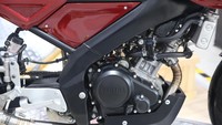 Untuk mengganti bodywork asli, Dony membuat tangki baru, buntut, cover samping dan half fairing dari plat galvanis 1,2 mm. Subframe dipotong ganti pipa seamless berketebalan 2mm. Foto: Agung Pambudi