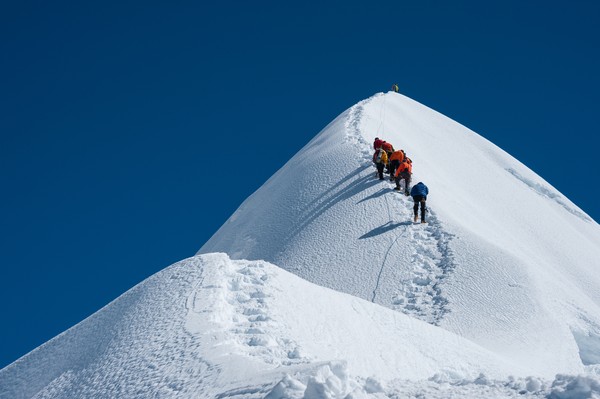 Jika Anda ingin mendaki gunung tertinggi di dunia, diperlukan lebih banyak pelatihan, uang, dan keahlian. Intrepid Travel menjalankan perjalanan trekking selama 15 hari bagi siapa saja yang ingin mencapai Base Camp Gunung Everest, gunung tertinggi di dunia. (Getty Images/iStockphoto/Koonyongyut) Jika Anda ingin mendaki gunung tertinggi di dunia, diperlukan lebih banyak pelatihan, uang, dan keahlian. Intrepid Travel menjalankan perjalanan trekking selama 15 hari bagi siapa saja yang ingin mencapai Base Camp Gunung Everest, gunung tertinggi di dunia. (Getty Images/iStockphoto/Koonyongyut)