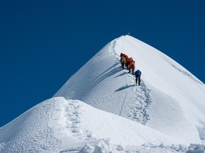 Gunung Everest Tanpa Pendaki, Sherpa-Pilot Kehilangan Pekerjaan