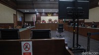 Andi Irfan Jaya, didakwa menjadi perantara suap USD 500 ribu Joko Soegiarto Tjandra alias Djoko Tjandra ke Pinangki.