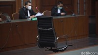 Selain itu, Andi Irfan juga didakwa melakukan pemufakatan jahat dengan Pinangki dan Djoko Tjandra.