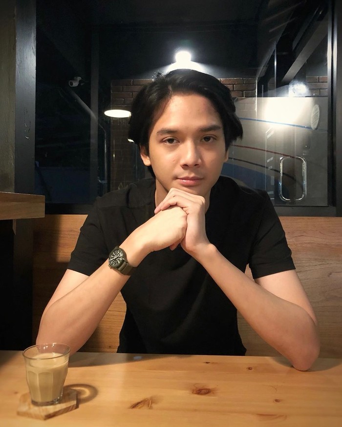 Baskara Mahendra Romantisnya Baskara Mahendra saat Makan Bareng Sherina Munaf