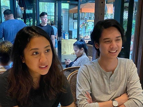 Romantisnya Baskara Mahendra saat Makan Bareng Sherina Munaf