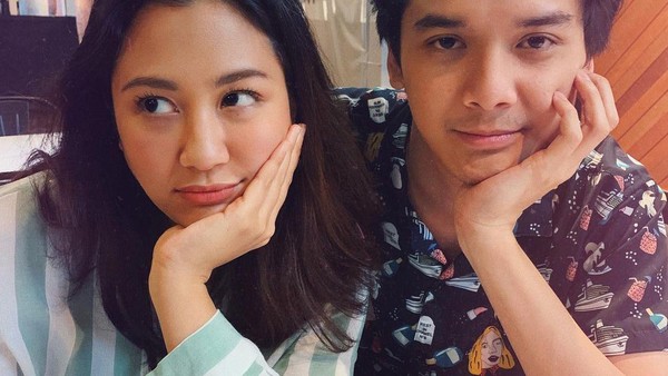 Romantisnya Baskara Mahendra saat Makan Bareng Sherina Munaf