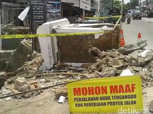Bocah Purwakarta Tewas Mengenaskan Tertimpa Gapura Ambruk