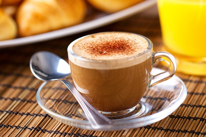 Cara meracik mochaccino.