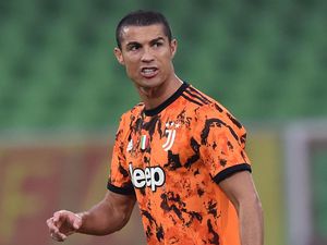 Ronaldo Rupanya Lebih Hobi Nonton Tinju dan UFC Ketimbang Sepakbola