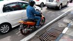 Duh, Besi Penutup Saluran Air di Bandung Rusak dan Tak Terawat