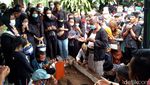 Duka Selimuti Proses Pemakaman Ki Seno di Yogyakarta