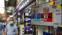 Di Hong Kong, pemilihan presiden  AS juga ditayangkan lewat program berita. AP Photo/Kin Cheung  