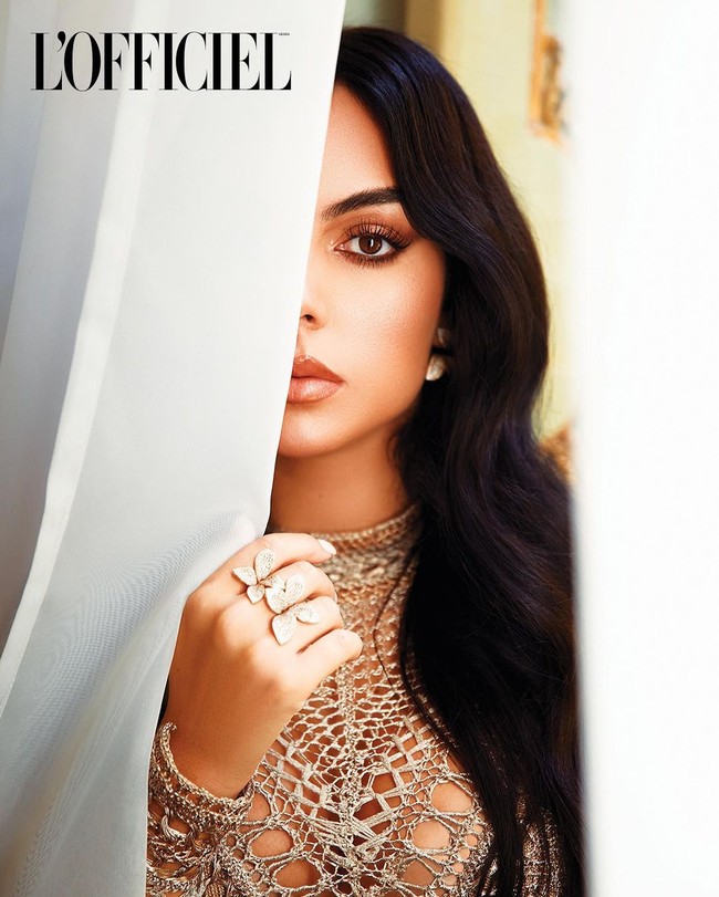 Hingga saat ini Georgina Rodriguez sudah memiliki tak kurang dari 21,7 juta follower. Foto: Instagram/@georginagio, @lofficielarabia