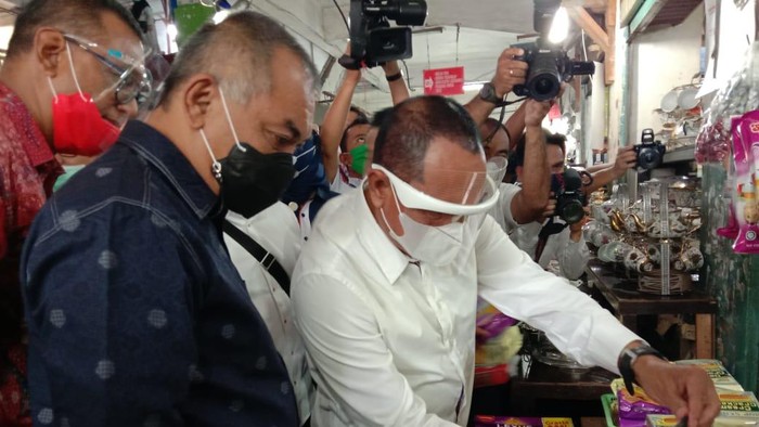 Gubsu Edy Rahmayadi di Pasar Sentral Medan (Ahmad Arfah-detikcom)