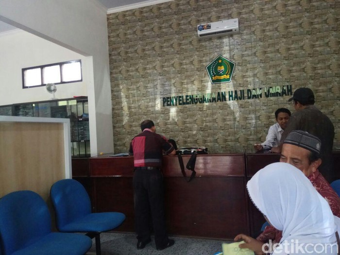 Puluhan jemaah umroh di Kabupaten Blitar akan diberangkatkan Desember mendatang. Namun mereka harus memenuhi syarat terkait ibadah di masa pandemi COVID-19.