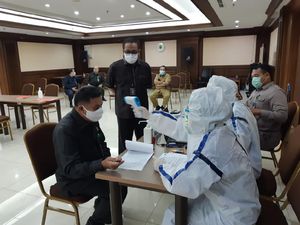 Hakim dan Pegawai PN Jakpus Jalani Rapid Test Antigen COVID-19