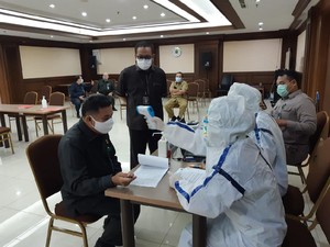 Hakim dan Pegawai PN Jakpus Jalani Rapid Test Antigen COVID-19