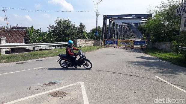 jembatan Simo Glendeng Bojonegoro ditutup total