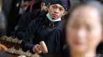 Isak Tangis Lepas Jenazah Dalang Ki Seno Nugroho
