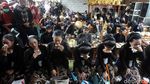 Isak Tangis Lepas Jenazah Dalang Ki Seno Nugroho