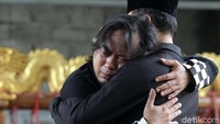 Seno meninggalkan seorang istri, Agnes Widiasmoro dan tiga orang anak. Yaitu Anglir Kinanthi, Gadhing Pawukir dan Djenar Nyimasayu.