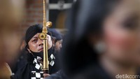 Jenazah akan dimakamkan di Makam Semaki Gede, Umbulharjo, Kota Yogyakarta.