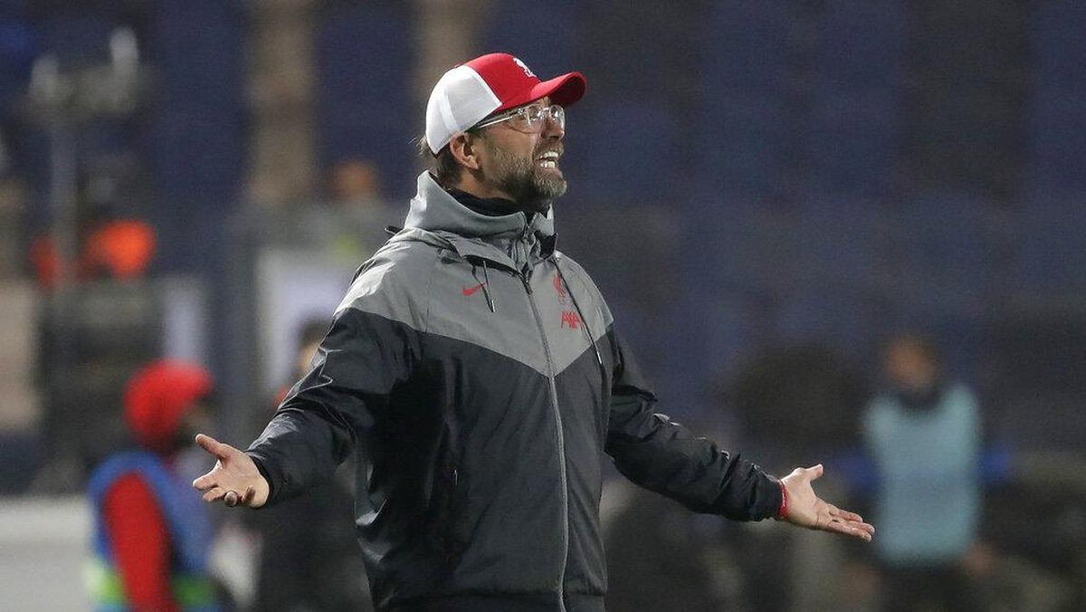 Juergen Klopp membalas kritik dari Gary Neville. (Foto: AP/Luca Bruno)