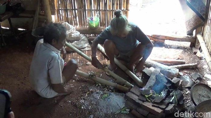 Keluarga di Sumedang tinggal di gubuk, kondisinya memprihatinkan.
