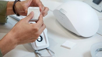 Sensor ini bekerja mendeteksi siklus dan volume pernapasan pengguna untuk kemudian secara otomatis menyesuaikan kecepatan putar DUAL Fans. Foto: LG