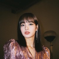 Lalisa Manoban atau Lisa Blankpink sudah tidak asing lagi dengan daftar wanita tercantik. Dalam daftar I-Magazine Fashion Face Awards 2020, ia menempati posisi dua. Pakar Adobe mengatakan Lisa punya proporsi wajah modern. Foto: Instagram