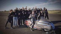Biaggi sukses memecahkan rekor kecepatan di atas motor listrik yang diselenggarakan di bandara Châteauroux, Prancis. Foto: Dok. Voxan Motors