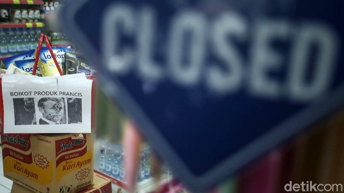Sebuah minimarket di Jakarta menarik produk buatan prancis dari daftar jual. Hal itu dilakukan sebagai buntut kekecewaan atas pernyataan Presiden Prancis.