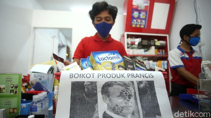 Sebuah minimarket di Jakarta menarik produk buatan prancis dari daftar jual. Hal itu dilakukan sebagai buntut kekecewaan atas pernyataan Presiden Prancis.
