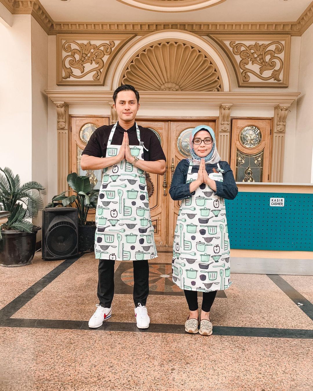 Muzdalifah jualan geprek di rumah