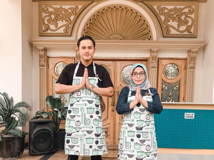 Muzdalifah jualan geprek di rumah