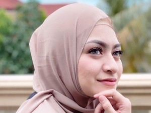 Dibilang Tak Akur Sebagai Saudara, Nathalie Holscher dan Astrid Kuya Satu Frame