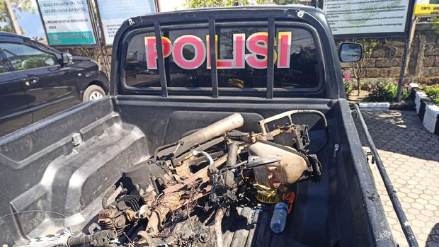 Polisi tangkap pencuri ayam di Bangli, Bali. Motor pelaku dibakar warga yang emosi (dok. Istimewa)