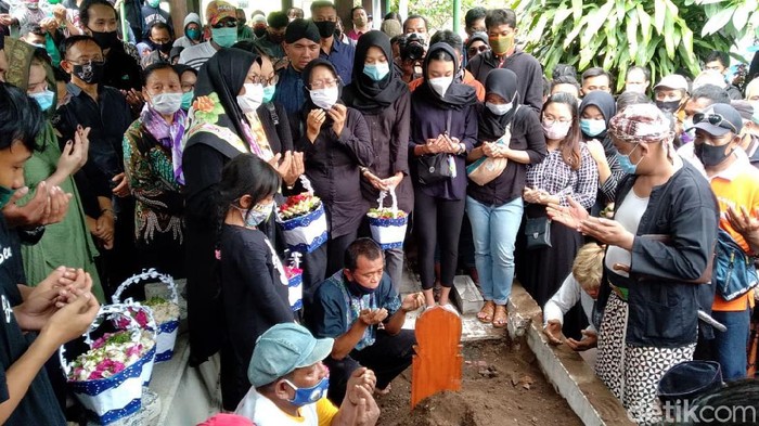 Prosesi pemakaman dalang Ki Seno Nugroho, Rabu (4/11/2020).