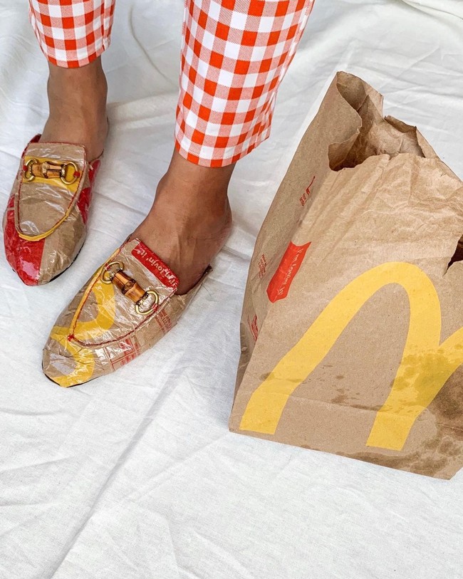 Putri Samboda saat ini tinggal di Washington D.C., Amerika Serikat. Diwawancara Wolipop, Putri pun mengungkapkan cerita di balik karya-karya fashion uniknya yang terbuat dari bungkus bekas makanan seperti Indomie, permen hingga kaleng biskuit. Foto: Instagram @putrisamboda.