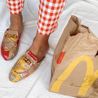 Putri Samboda saat ini tinggal di Washington D.C., Amerika Serikat. Diwawancara Wolipop, Putri pun mengungkapkan cerita di balik karya-karya fashion uniknya yang terbuat dari bungkus bekas makanan seperti Indomie, permen hingga kaleng biskuit. Foto: Instagram @putrisamboda.