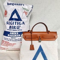 Karya-karya Putri menarik perhatian dan banyak dipuji warganet. Dia membuat sepatu hak yang ditambahkan bungkus permen White Rabbit di belakangnya. Kemudian ada celana dari bungkus indomie, tas berbahan karung terigu hingga celana pendek dari bungkus agar-agar. Roknya beli di mana, tulis netizen yang takjub dengan hasil karya Putri Samboda. Omg. kerenn, tulis netizen lain. Selalu gemes sama ide idenya tuhh, tulis netizen lainnya. Foto: Instagram @putrisamboda.