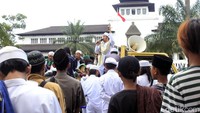 Orator yang berasal dari berbagai ormas dan majelis taklim pun menyampaikan kegembiraaannya dalam menyambut Habib Rizieq.