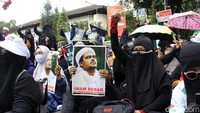 Segenap perwakilan ormas Islam yang terhimpun dalam Aliansi Pergerakan Islam (API) melakukan Rapat Besar penyambutan Imam Besar FPI Muhammad Rizieq Shihab di depan Gedung Sate, Kota Bandung pada Rabu (4/11/2020).