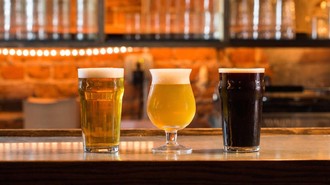 Bukan Kebetulan, Minum Alkohol Ternyata Bikin Ngidam Keripik dan Makanan Asin