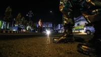 Tim tersebut bertugas mengejar pelanggar protokol kesehatan sekaligus melakukan penegakan hukum dan penindakan sanksi sosial yang dikemas dalam Operasi Yustisi Penanganan COVID-19.   